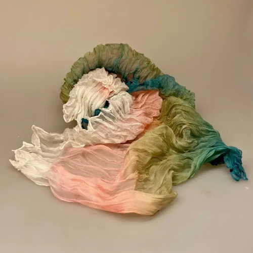 Silkechiffon Twistet på Tværs 1159 - Grøn Rosa Hvid, 1159-253, plisseret, foldet, vifteeffekt, plisse, crash, krøllet, lille, crincle, let, fylder ikke meget, luner, lunt, pynt, som krave, varme farver, jordfarver, efterår, silketørklæde, ren silke, 100%, ægte, kvalitet, flot, elegant, feminint, sporty, casual, biti, ribe, forårsfarver