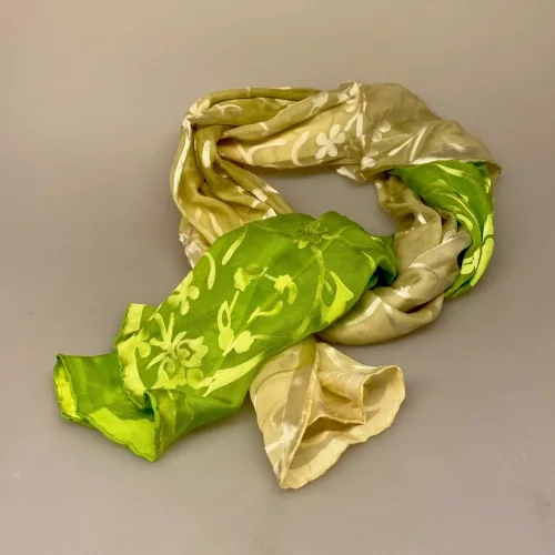 Silkesatin Tørklæde Reliefmønster - Æblegrønt, satin, ausbrenner, brændt, ætset, mønster, relief, specielt, særligt, flot, yndigt, frisk, grøn, silke, smukt, fed, blank, biti, ribe, unikt, unika