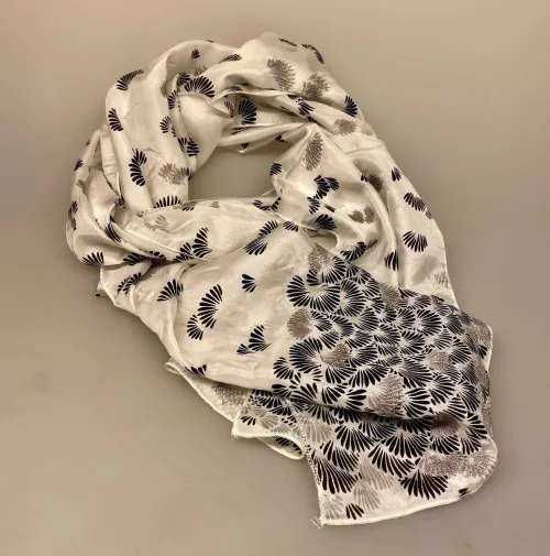 Silketørklæde 5518 med Broderi - Hvid Sort Grå, silketørklæde, ren, ægte, silke, glat, trykt, mønster, print, broderi, broderet, særligt, specielt, flot, kvalitet, elegant, damet, feminint, smukt, yndigt, sjal, tørklæde, biti, ribe
