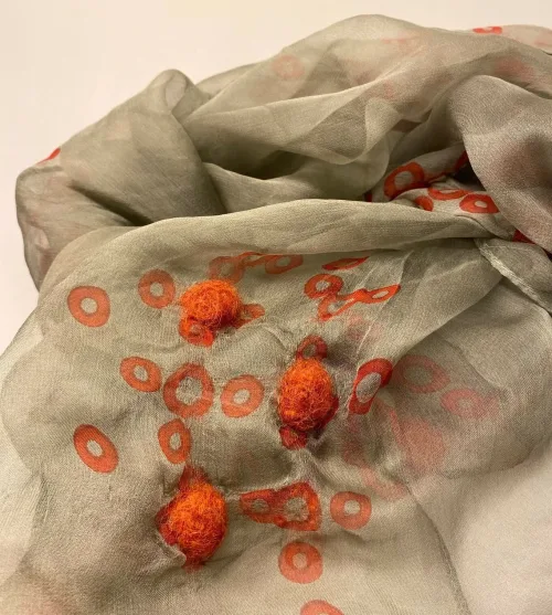 Tørklæde 1530 Silkechiffon med Filt og tryk - Khaki, 01, rust, spændende, interessant, kunstnerisk, særligt, finurligt, filtkugler, sjovt, lækkert, biti, ribe