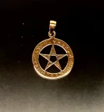 Vikinge Vedhæng i Bronze - Stjerne med Runer, pentagram, det gyldne snit, æstetik, symmetri, matematik, magisk, amulet, beskytter, den gode, stjerne, bronze, gylden, runer, runeskrift, hemmelige, symbol, de fem elementer, let, flot, smuk, kobber, ægte, astrologi, biti, ribe