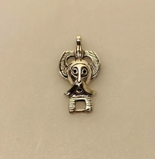 Vikingevedhæng i Sølv - Odin, ribe, odin, øverste, gud, as, aser, vikinger, vikingegud, gamle, nordiske, guder, asgård, midgård, vikingetro, vikingesmykker, vikingefund, vikingetiden, smykker, fund, udgravninger, århusmasken, Aarhusmasken, sølvvedhæng, ægte, original, sterling sølv, ribe, ansgar, museumssmykker, moesgaard, museum, ældste, by, biti, domkirke, museums, kopismykker, kopi, danefæ