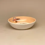 Alle Vi Børn i Bulderby - Dyb Tallerken, Alle Vi Børn i Bulderby - sæt 3 dele, småland, svensk, klassikere, børnebøger, billedbog, servie, til børn, barnedåb, barselsgave, baby shower, dåbsgave, gaveide, til de små, den lille ny, børneservice, tallerken, skål kop, tudkop, biti, ribe