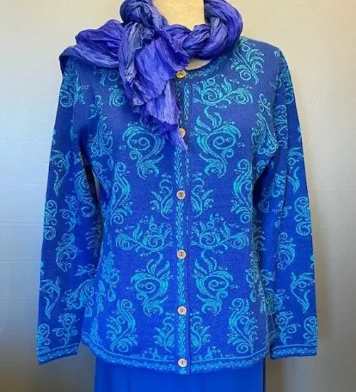 Alpaka Cardigan - Maria med Rund Hals Kongeblå, cobolt, kobolt, nivea, klar, royal, blue, blå, jaquard, alpaca, lama, uld, lækker, bedste, kvalitet, babyalpaka, cashmere, jaquardstrikket, strikjakke, elegant, let, varm, særlig, smuk, flot, sporty, damestrik, gave, figur, timeglas, klædelig, design, biti, ribe