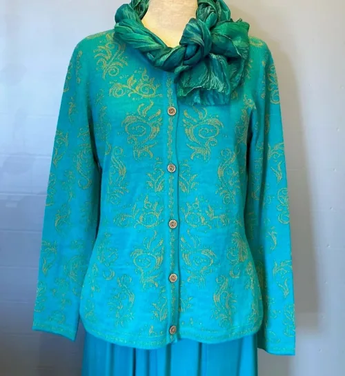 Alpaka Cardigan - Maria med Rund Hals Smaragdgrøn, turkis, alpaca, lama, uld, lækker, bedste, kvalitet, babyalpaka, cashmere, jaquardstrikket, strikjakke, elegant, let, varm, særlig, smuk, flot, sporty, damestrik, gave, figur, timeglas, klædelig, design, biti, ribe