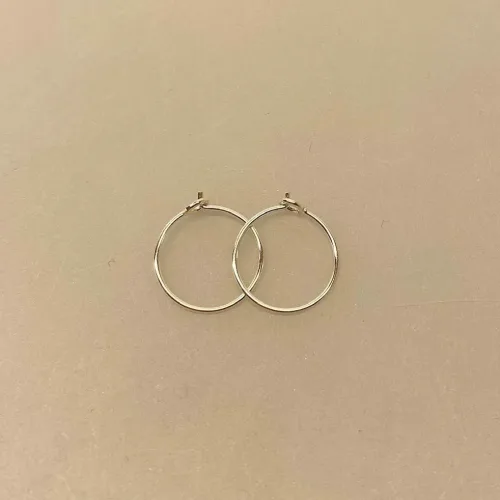 Creoler i Sølv Ø 15 mm med Øjelås, susanne friis bjørner, enkle, simple, tynde, ægte, ren, sølv, sterling, 925, dansk, design, små, lette, billige, tilbud, biti, runde, øreringe, hoops, ribe, stine a, maanesten, enamel, cph, sfb