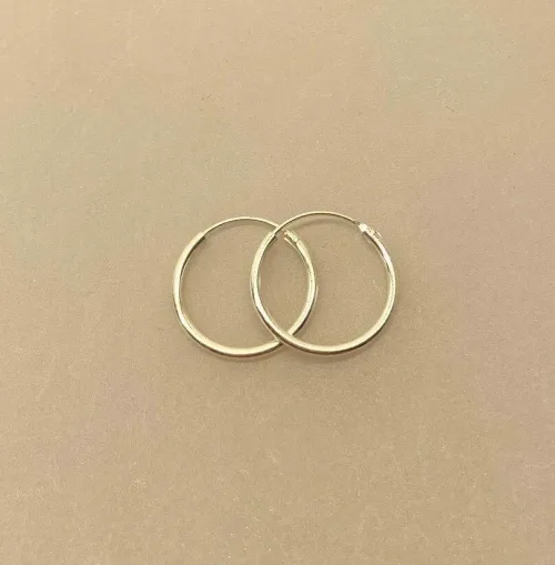 Creoler i Sølv Ø 18 mm Glatte Hoops - 1,5 mm, sø 1518, små, tynde, enkle, basic, klassiske, diskrete, hverdags, øreringe, runde, ren, ægte, sterling, sølv, lyse, blanke, billige, stine a, pico, sølvøreringe, creoler, hoops, biti, ribe, parpriser, tilbud, cool,