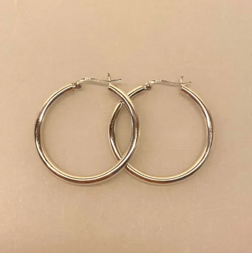 Creoler i Sølv Ø 35 mm Glatte Hoops 3 mm, sø 3035, vippepind, kraftige, chunky, gedigne, kvalitet, flot, lækre, tykke, store, statement, smykker, øreringe, hoops, creoler, runde, ringe, ægte, ren, sølv, sterling, 925, elegante, flotte, cool, smarte, stilige, stilede, simple, fest, boho, billige, tilbud, for to, par, biti, ribe, design, jane kønig, stine a, maanesten, pico, sfb, cph, enamel, julie, sandlau,