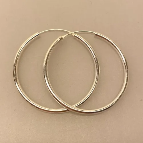 Creoler i Sølv Ø 50 mm Glatte Hoops 3 mm, sø 3050, tykke, store, chunky, glatte, lyse, hoops, runde, øreringe, creoler, ægte, ren, sterling, sølv, 925, kvalitet, god, enkle, simple, statement, flotte, cool, boho, stilige, stilede, elegante, moderne, billige, tilbud, parpris, for to, sæt, stine a, maanesten, enamel, cph, sfb, jane kønig, biti, ribe, dansk, design, brands