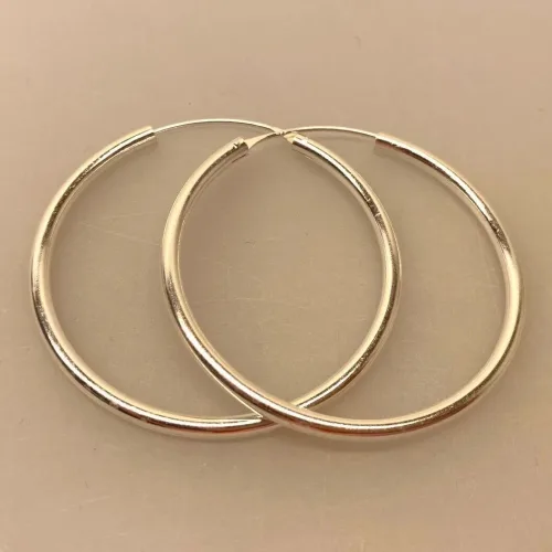 Creoler i Sølv Ø 50 mm Glatte Hoops 3 mm, sø 3050, tykke, store, chunky, glatte, lyse, hoops, runde, øreringe, creoler, ægte, ren, sterling, sølv, 925, kvalitet, god, enkle, simple, statement, flotte, cool, boho, stilige, stilede, elegante, moderne, billige, tilbud, parpris, for to, sæt, stine a, maanesten, enamel, cph, sfb, jane kønig, biti, ribe, dansk, design, brands