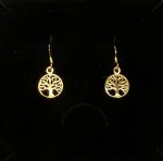 Forgyldte Ørenringe med Rundt Livstræ, gyldne, forgyldte, guldbelagt, ægte, ren, sterling, sølv, ørehænger, hængeøreringe, flotte, runde, små, træer, livets træ, yggdrasil, billige, tilbud, fine, gave, gaveide, moderne, stine a, enamel, maanesten, nature, pico, feminine, yndige, kvalitet, biti, ribe,