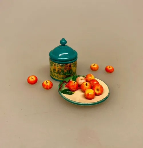 Kun én af Hver - Rundt Keramikfad, fad, ler, keramik, håndmalet, lille, lerfad, keramikfad, kirsebær, dukkehus, nisser, nissedør, grødfad, frugtfad, 1:12, biti, ribe