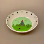 Melamin Tallerken Dyb - Mumi Grøn med Hus, skål, dyb, tallerken, yoghurt, morgenmad, melaminskål, hus, mumimor, mumifar, service, børne, til børn, barnedåb, dåb, gave, baby, shower, mumin, moomi, mumi, mumitroldene, tove, jansson, samler, mumrik, lille, my, gave, dåbsgave, barselsgave, gaveide, fint, magisk, melamin, praktisk, pic, nic, sommerhus, børnehave, sødt, fint, biti, ribe, svensk, finsk