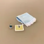 Miniature Pilleglas med Blå Piller, piller, pilleglas, viagra, blue pills, medicin, 1:12, miniature, dukkehus, sjov, sangskjuler, symbolsk, læge, sygeplejerske, biti, ribe, sætterkasse, sættekasse, lillebitte, glas, apotek, apoteker