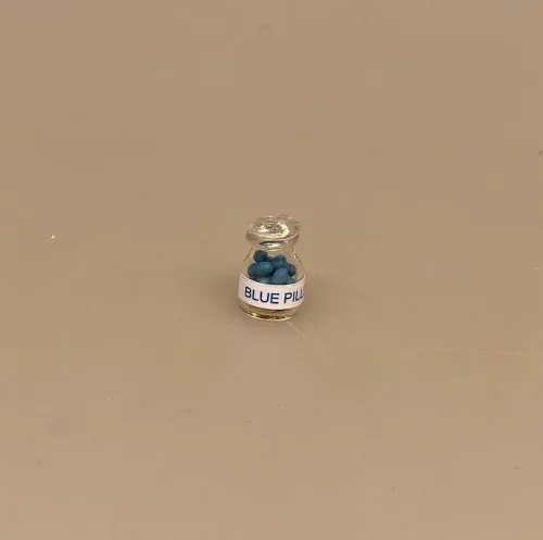 Miniature Pilleglas med Blå Piller, piller, pilleglas, viagra, blue pills, medicin, 1:12, miniature, dukkehus, sjov, sangskjuler, symbolsk, læge, sygeplejerske, biti, ribe, sætterkasse, sættekasse, lillebitte, glas, apotek, apoteker