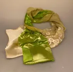 Silkesatin Tørklæde Reliefmønster - Æblegrønt Beige, bobler, pistacie, grøn, lime, Silkesatin Tørklæde Reliefmønster - Koralrød Beige, rød, natur, satin, ausbrenner, brændt, ætset, mønster, relief, specielt, særligt, flot, yndigt, frisk, grøn, silke, smukt, fed, blank, biti, ribe, unikt, unika