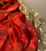 Silkesatin Tørklæde Reliefmønster - Koralrød Beige, krummelurer, blomster, Silkesatin Tørklæde Reliefmønster - Koralrød Beige, rød, natur, satin, ausbrenner, brændt, ætset, mønster, relief, specielt, særligt, flot, yndigt, frisk, grøn, silke, smukt, fed, blank, biti, ribe, unikt, unika