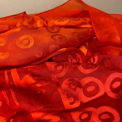 Silkesatin Tørklæde Reliefmønster - Koralrød Orange, bobler, Silkesatin Tørklæde Reliefmønster - Koralrød Beige, rød, natur, satin, ausbrenner, brændt, ætset, mønster, relief, specielt, særligt, flot, yndigt, frisk, grøn, silke, smukt, fed, blank, biti, ribe, unikt, unika