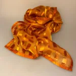 Silkesatin Tørklæde Reliefmønster - Orange, rust, tegl, gylden, stola, elegant, festligt, tilbud, billigt, Silkesatin Tørklæde Reliefmønster - Koralrød Beige, rød, natur, satin, ausbrenner, brændt, ætset, mønster, relief, specielt, særligt, flot, yndigt, frisk, grøn, silke, smukt, fed, blank, biti, ribe, unikt, unika