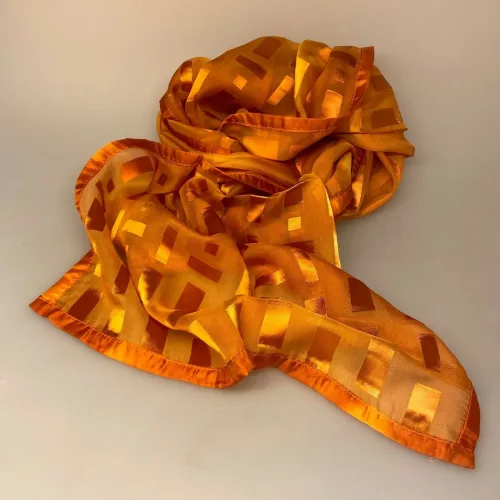 Silkesatin Tørklæde Reliefmønster - Orange, rust, tegl, gylden, stola, elegant, festligt, tilbud, billigt, Silkesatin Tørklæde Reliefmønster - Koralrød Beige, rød, natur, satin, ausbrenner, brændt, ætset, mønster, relief, specielt, særligt, flot, yndigt, frisk, grøn, silke, smukt, fed, blank, biti, ribe, unikt, unika