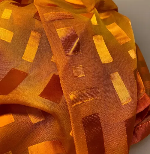 Silkesatin Tørklæde Reliefmønster - Orange, rust, tegl, gylden, stola, elegant, festligt, tilbud, billigt, Silkesatin Tørklæde Reliefmønster - Koralrød Beige, rød, natur, satin, ausbrenner, brændt, ætset, mønster, relief, specielt, særligt, flot, yndigt, frisk, grøn, silke, smukt, fed, blank, biti, ribe, unikt, unika