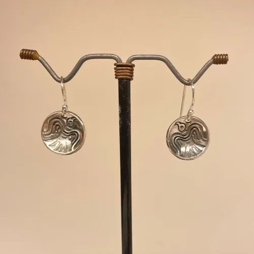 Vikinge Øreringe i Sølv - Odins Ravne Hugin og Munin, skålformede, tegninger, fugle, hugin, munin, ravne, odin, nyheder, information, journalist, viden, aser, nordiske, guder, mytologi, historiske, museumssmykker, kopi, ægte, ren, sterling, sølv, øreringe, runde, specielle, engle, fine, gave, symbosk, biti, ribe, 06-286-35