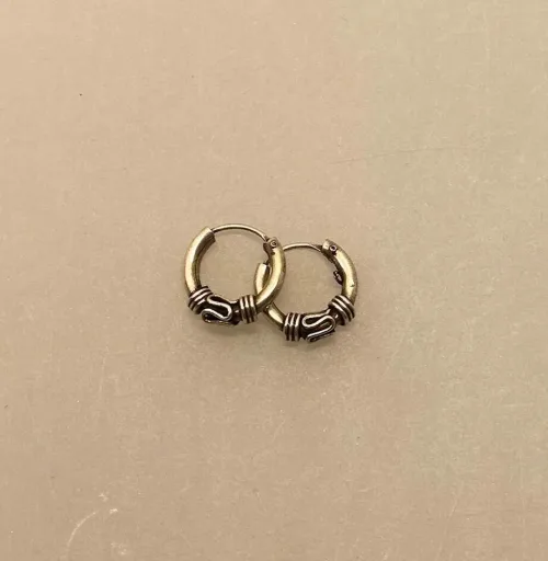 Creoler i Sølv Ø 12 mm Tykke med Oxideret S-mønster, små, chunky, tykke, kraftige, lækre, hoops, runde, øreringe, ringe, ægte, sølv, sterling, ren, sølvøreringe, sølvhoops, bali, creoler, mønster, shiny, specielle, særlige, boho, indiske, billige, smarte, nice, flippede, hippie, stine a, maanesten, enamel, cph, danske, brands, parpris, kvalitet, tilbud, nikkelfri, allergitestede, biti, ribe