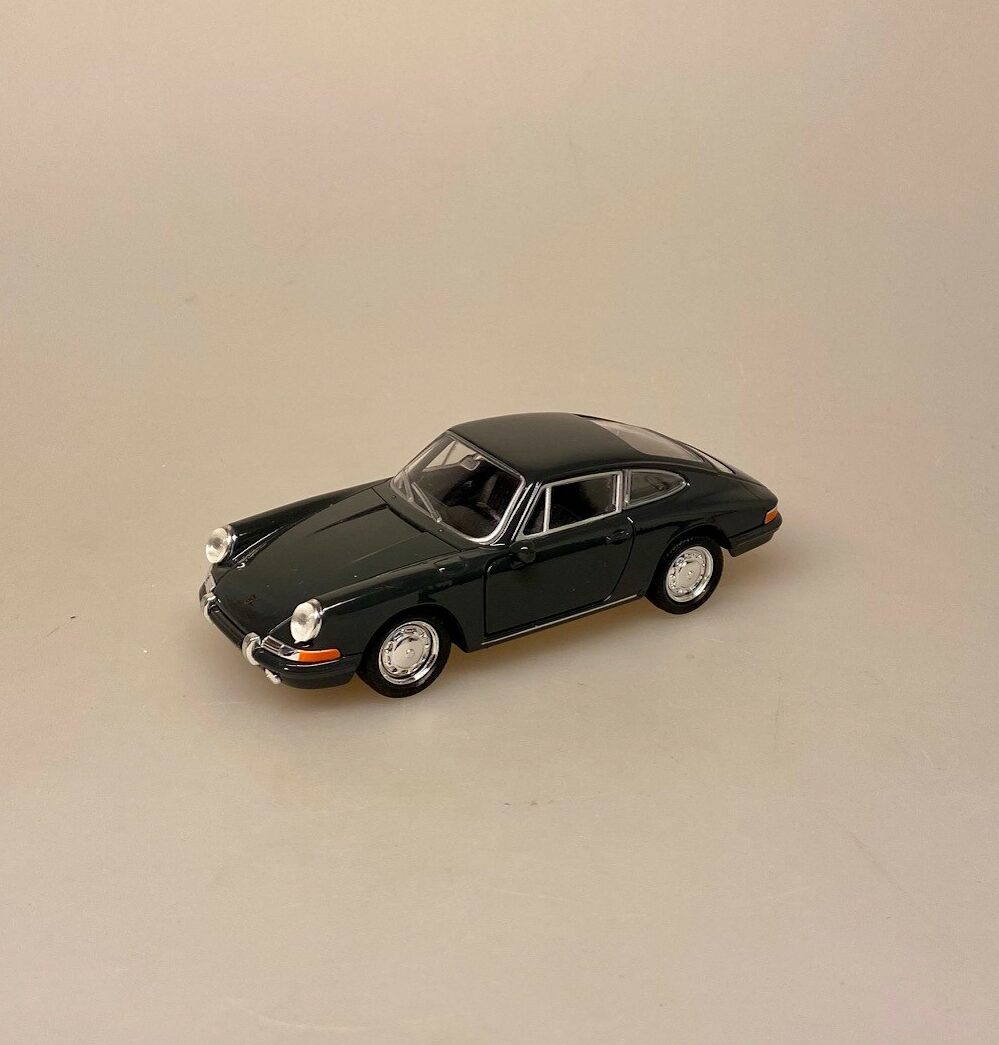 Modelbil Porsche 911 - Umbra Grøn, mørkegrøn, sort, 1965, modelbil, rød porche, lille bil, legetøj, legetøjsbil, model, biti, ribe, racerbil, kørekort, gave, symbolsk