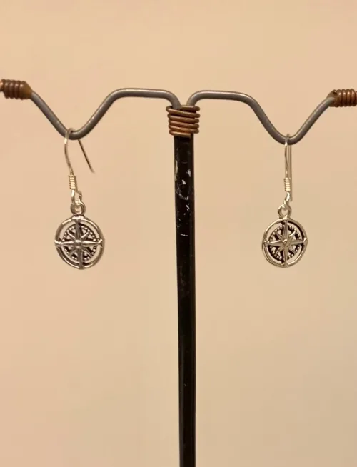 Vikingeøreringe i Sølv - Rund med Kompas, vejviser, den rette vej, fidne vej, lykke på rejsen, rejse, amulet, små, runde, øreringe, hænge, ørehængere, ægte, sterling, sølv, ørenringe, lette, fine, symbolske, biti, ribe