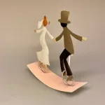 Brudepar på Cykler Metal, cykel, cyklende, cykler, unicycle, ethjulet, balance, balancekunst, bryllup, bryllupsgave, sangskjuler, brudevals, kærlighed, sjov, kagefigur, bryllupskage, kransekagefigur, topfigur, dansende, særlig, personlig, sjov, gave, forlovelse, biti, ribe, baden, team work, tillid,