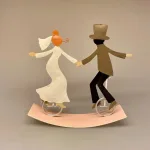 Brudepar på Cykler Metal, cykel, cyklende, cykler, unicycle, ethjulet, balance, balancekunst, bryllup, bryllupsgave, sangskjuler, brudevals, kærlighed, sjov, kagefigur, bryllupskage, kransekagefigur, topfigur, dansende, særlig, personlig, sjov, gave, forlovelse, biti, ribe, baden, team work, tillid,