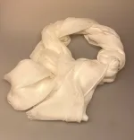 Stort Tørklæde - 1813 Natur Hvidt, offenbach, 1813-00, hvidt, naturhvidt, råhvidt, elfenbensfarvet, knækket, hvid, bomuld, silk, stort, blødt, voluminøst, konfirmation, bryllup, brud, tilbehør, sjal, stola, over skuldrene, fest, konfirmationstøj, piger, fint, afslappet, lækkert, kvalitet, enkelt, biti, ribe