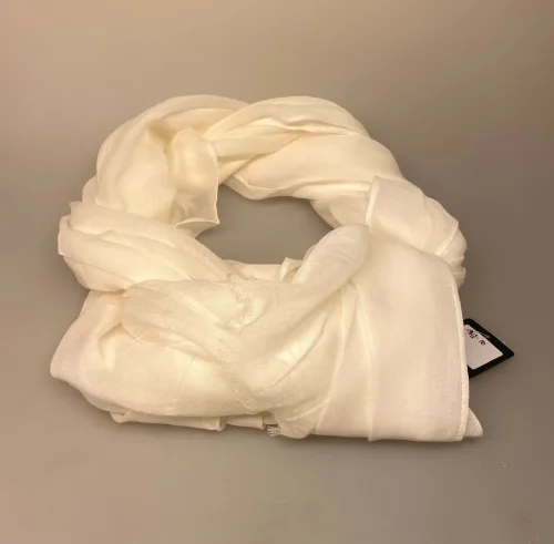 Stort Tørklæde - 1813 Natur Hvidt, offenbach, 1813-00, hvidt, naturhvidt, råhvidt, elfenbensfarvet, knækket, hvid, bomuld, silk, stort, blødt, voluminøst, konfirmation, bryllup, brud, tilbehør, sjal, stola, over skuldrene, fest, konfirmationstøj, piger, fint, afslappet, lækkert, kvalitet, enkelt, biti, ribe