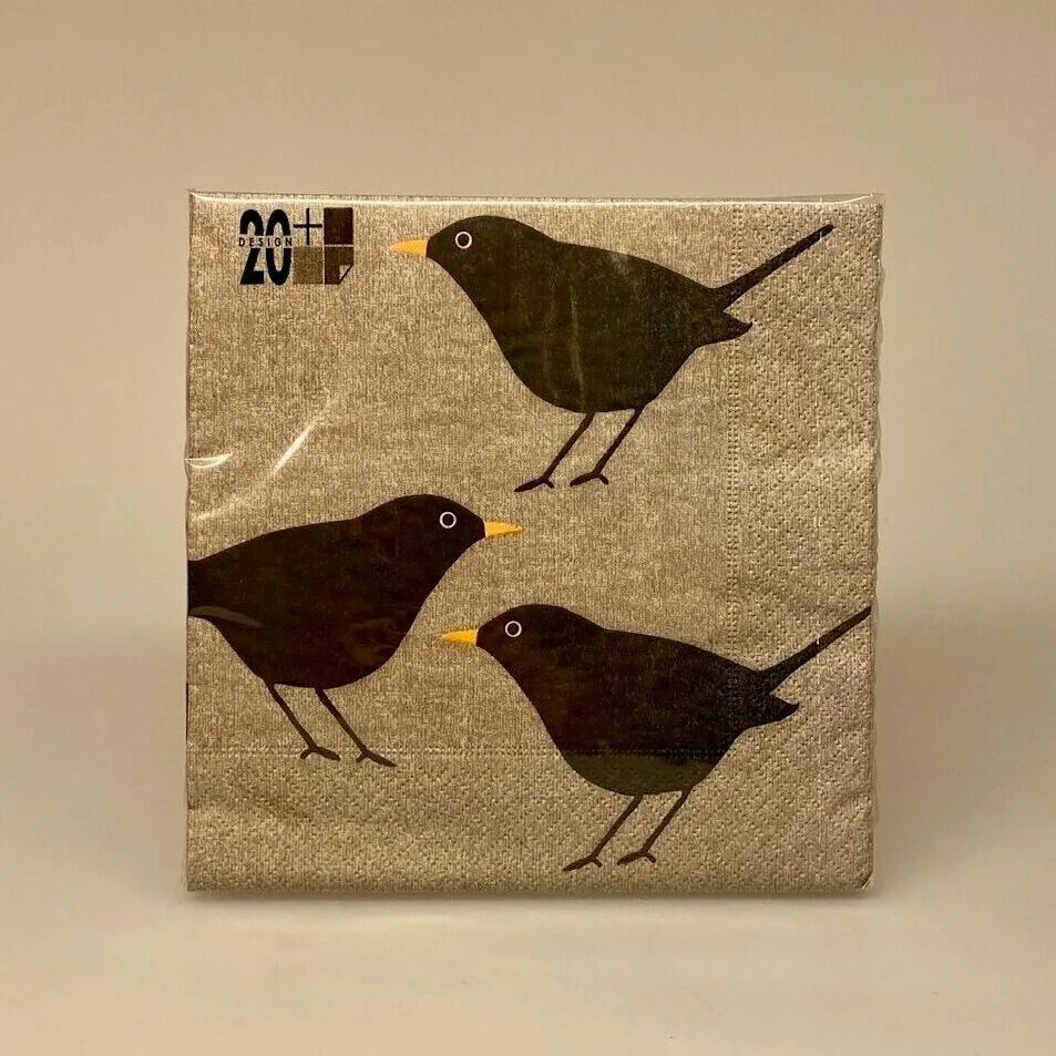 Servietter med Solsort - Nougat Servietter med Solsort - Nougat, lysebrun, hørfarvet, beige, solsort, blackbird, danske, fugle, i farver, kigger på, havens, ornitolog, vadehavet, sort sol, nationalpark, søde, fine, flotte, fugleservietter, ting med, borddækning, biti, ribe