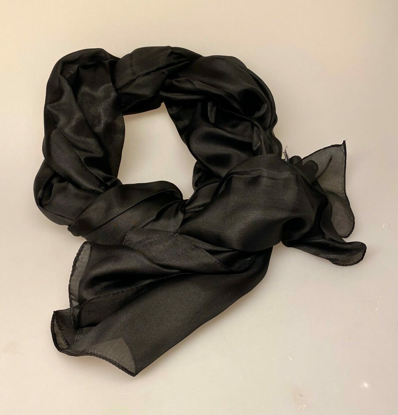 Silketørklæde Pongé 1410 XL - Sort, stort, sjal, stola, ensfarvet, enkelt, lækkert, ren, silke, silkesjal, silketørklæde, bredt, blankt, gave, fest, biti, ribe