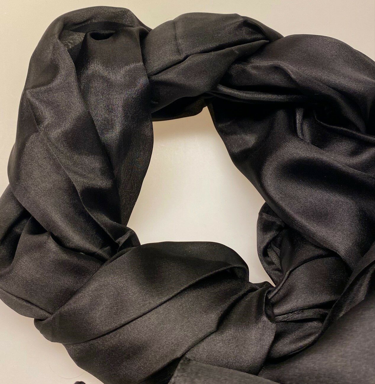 Silketørklæde Pongé 1410 XL - Sort, stort, sjal, stola, ensfarvet, enkelt, lækkert, ren, silke, silkesjal, silketørklæde, bredt, blankt, gave, fest, biti, ribe