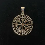 Sølv Vedhæng Vegvisir Åben med Runer, runeskrift, rejseamulet, amulet, evigheden, infinity, runesten, runestav, magisk, amuletter, heksetegn, vejviser, vedhæng, sterling sølv, halskæde, halssmykke, museums, smykker, vikinge, fund, kopi, ansgar, ribe, biti, rundt, specielt, gaveide,