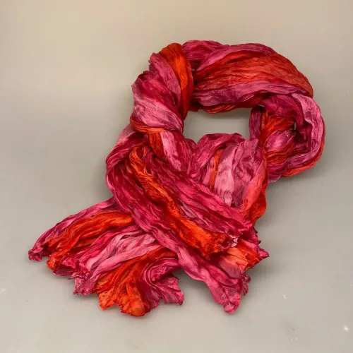 Twistet Silketørklæde 90148 Rød Pink, rio, røde, pink, farver, glade, friske, klare, skrappe,, festlige, spræl, farveglad, rødpink, nuancer, blød, ægte, ren, silke, luksus, lækkert, gave, gaveide, flot, snoet, tvistet, crasch, krøllet, vasket, silkesjal, silketørklæde, sporty, smart, fyldigt, lækkert, koloreret, tone-i-tone, biti, ribe, salto, darling