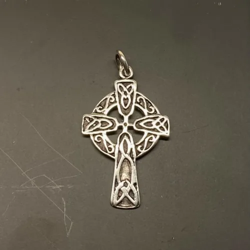 Vedhæng i Sølv - Keltisk Aran Kors, solhjulet, evigheden, evighedsflet, irsk, keltisk, kors, keltisk, aran, irsk, cirkel, specielt, kristent, tidligt, originalt, gaveide, konfirmation, barnedåb, museums, kopi, fund, smýkker, sølv , sterling, sølvkors, lille, biti, ribe