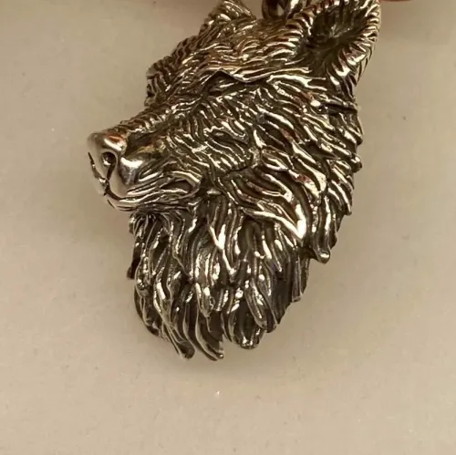 Vikingevedhæng i Sølv - Fenris Ulvehoved med Pels, stor, stolt, gråben, ulvepels, pels, fenrisulven, Vikingevedhæng i sølv - Ulvehoved - Fenris