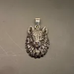 Vikingevedhæng i Sølv - Fenris Ulvehoved med Pels, stor, stolt, gråben, ulvepels, pels, fenrisulven, Vikingevedhæng i sølv - Ulvehoved - Fenris