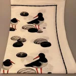 Viskestykke med Hør - Strandskader, vadehavet, vadere, vadefugle, vadehavsfugle, ornitolog, kigger på, fugle, marsken, souvenir, ribe, viskestykke, hørviskestykke, svensk, ekelund, lækkert, kvalitet, stiligt, stilrent, flot, grafisk, biti, ribe, nationalpark, sort sol,