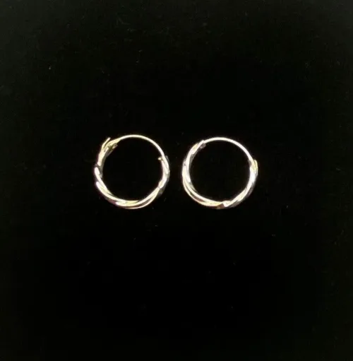 Creoler i Sølv Ø 14 mm Hoops Snoede, små, tykke, chunky, tvistede, snoede, lyse, sø 01114, billige, ægte, sterling, ren, sølv, hoops, runde, øreringe, ringe, fine, feminine, sporty, nikkelfri, biti, ribe, stine a, enamel, cph, danske, brands, mærker, design