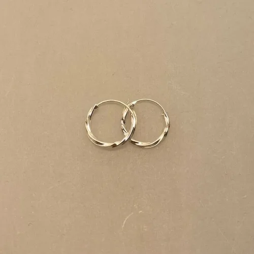 Creoler i Sølv Ø 14 mm Hoops Snoede, små, tykke, chunky, tvistede, snoede, lyse, sø 01114, billige, ægte, sterling, ren, sølv, hoops, runde, øreringe, ringe, fine, feminine, sporty, nikkelfri, biti, ribe, stine a, enamel, cph, danske, brands, mærker, design