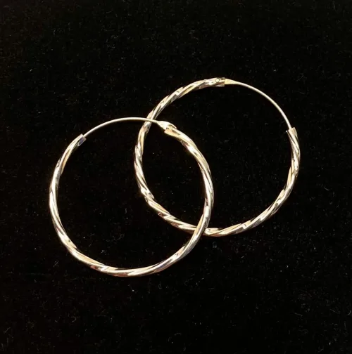Creoler i Sølv Ø 30 mm Hoops Snoede, store, mellemstore, tynde, lette, tvistede, snoede, lyse, sø 01114, billige, ægte, sterling, ren, sølv, hoops, runde, øreringe, ringe, fine, feminine, sporty, nikkelfri, biti, ribe, stine a, enamel, cph, danske, brands, mærker, design