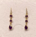 Forgyldte Ørenringe med 3 facetslebne Sten - Lilla Ametyst, lilla, sten, ægte, guld, forgyldt, guldbelagt, sterling, sølv, gyldne, lange, festlige, fest, øreringe, hængere, hængeøreringe, farver, krystaller, smukke, flotte, fine, moderne, susanne friis bjørner, pico, enamel, cph, maanesten, stine a, dansk, design, biti, ribe