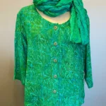 Manis Kort Jakke med Hør - Grøn, græsgrøn, tone-i-tone, klar grøn, turkisgrøn, , spændende, frisk, speciel, kunsthåndværk, vævet, let, jakke, sommerjakke, bolero, festjakke, afslappet, casual, hørjakke, batik, batikfarvet, Diva, kunstnerisk, kunsthåndværk, ribe, biti, vadehavet, kunst, natur, Smuk let jakke i rene naturmaterialer - Viskose og hør,, økologisk, bæredygtig, natur, holdbar