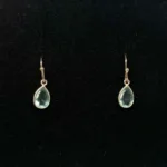 Sølv Ørenringe med Facetslebet Lille Dråbe - Lyseblå Krystal, blå topas, topaz, lyseblå, babyblå, sart, yndig, fin, ægte, krystal, øreringe, små, lette, dråber, dråbeformede, sølv, sterling, 925, søde, billige, tilbud, dansk, design, susanne friis bjørner, cph, pico, stine a, enamel, corydon, pernille, maanesten, moderne, stiligt, biti, ribe