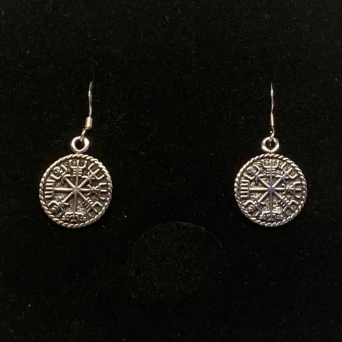 Vikingeøreringe i Sølv - Rund med Ægirs Hjelm, Vikingeøreringe i sølv - Rund med Ægirs Hjelm, amulet, amuletter, beskyttelse, imod farer, sejr, komme i mål, Ærgirs Hjelm, heksemagi, heksetegn, symbol, tegn, runde, øreringe, ægte sølv, sterling sølv, gaveide, beskyttelse, sølvsmykker, sølvøreringe, ørehængere, flotte, vikingesmykker, vikinger, vikingetiden, vikingefund, Ribe, domkirke, udgravninger, bog, vikingefund, guldskat, mønter, museumssmykke, museumssmykker, oldtidsfund, oldtiden, gamle, guder, kopi, kopismykker, vikingemuseum, by, vadehavet, domkirken, biti, Ansgar, aser, asgård,