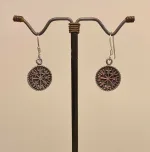 Vikingeøreringe i Sølv - Rund med Ægirs Hjelm, Vikingeøreringe i sølv - Rund med Ægirs Hjelm, amulet, amuletter, beskyttelse, imod farer, sejr, komme i mål, Ærgirs Hjelm, heksemagi, heksetegn, symbol, tegn, runde, øreringe, ægte sølv, sterling sølv, gaveide, beskyttelse, sølvsmykker, sølvøreringe, ørehængere, flotte, vikingesmykker, vikinger, vikingetiden, vikingefund, Ribe, domkirke, udgravninger, bog, vikingefund, guldskat, mønter, museumssmykke, museumssmykker, oldtidsfund, oldtiden, gamle, guder, kopi, kopismykker, vikingemuseum, by, vadehavet, domkirken, biti, Ansgar, aser, asgård,